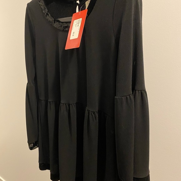 NWT Velvet trim peplum top - Evereve - Picture 6 of 6